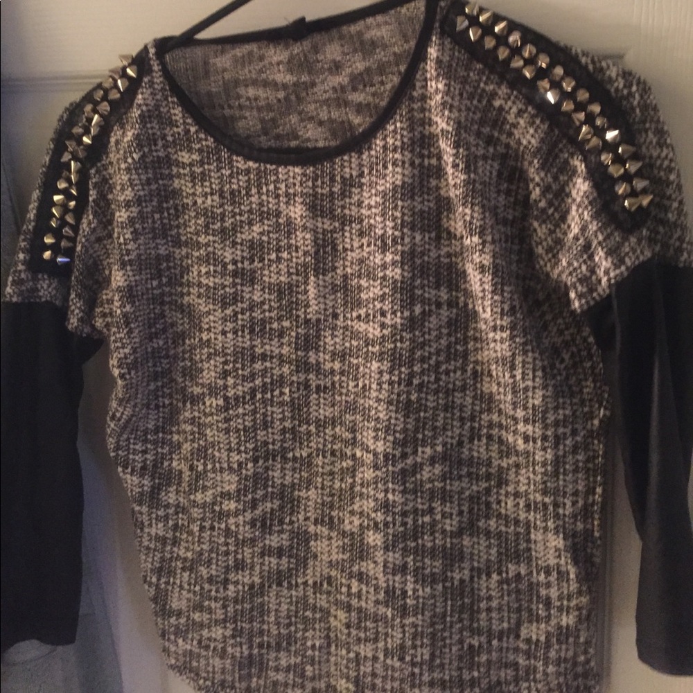 Gray top - Picture 2 of 2