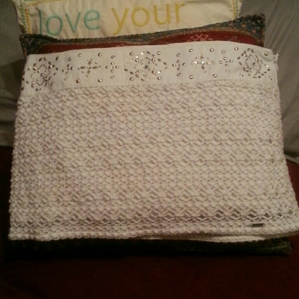 Hollister crocheted skirt size 5 juniors-lined
