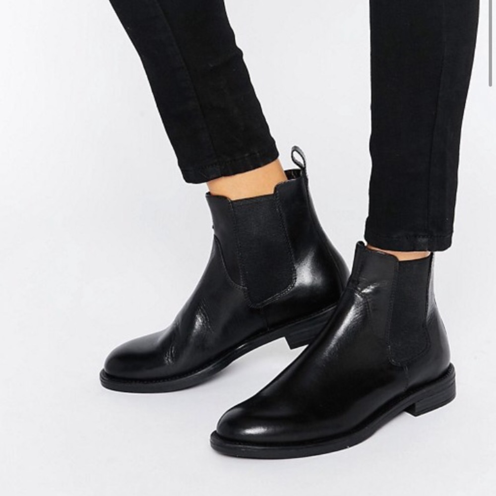 Urban Outfitters Vagabond Chelsea Boots
