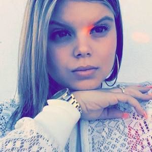 Meet your Posher, Nina