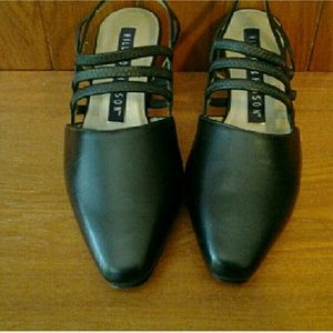HILLARY & HANSON ADORABLE BLACK DRESS SHOES