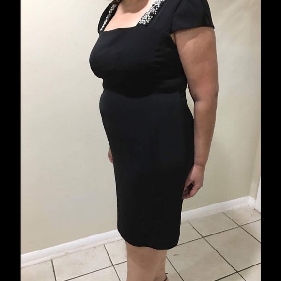 BLACK VENUES DRESS - Picture 2 of 4