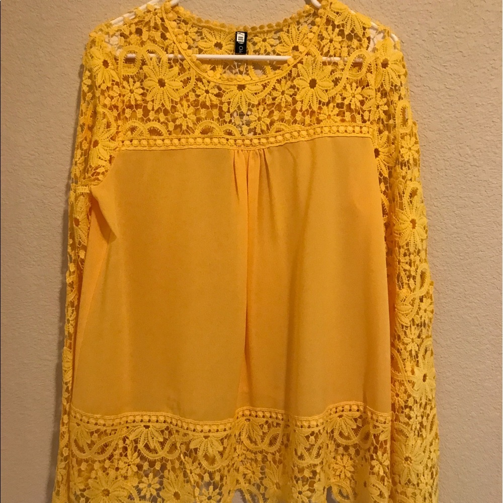 Love Lace😳Love yellow Dressy Top