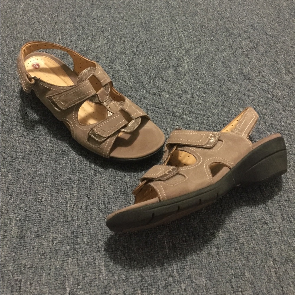 Clarks woman's sandal with small heel