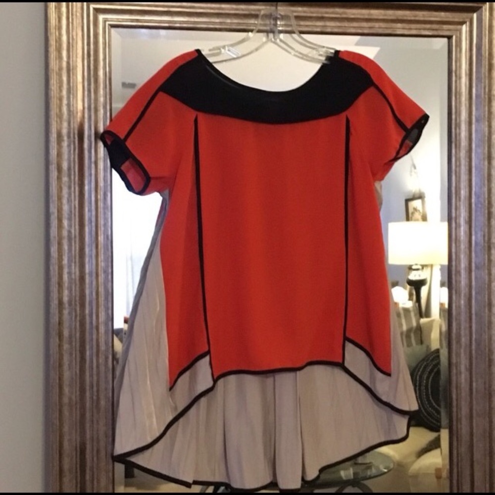 Esley Flowy Blouse