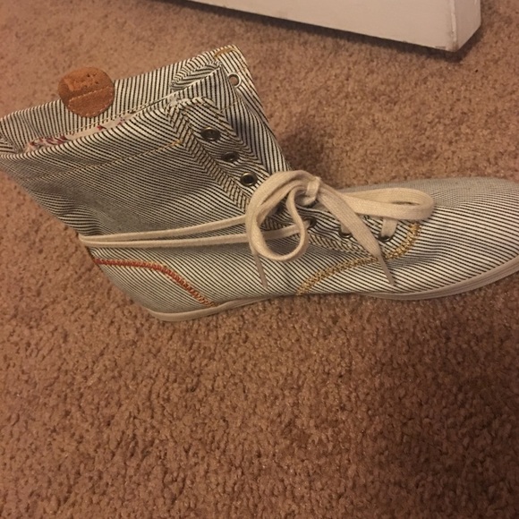 Shoes - Picture 2 of 3