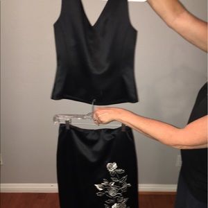 2 piece set skirt and v neck crop top never worn