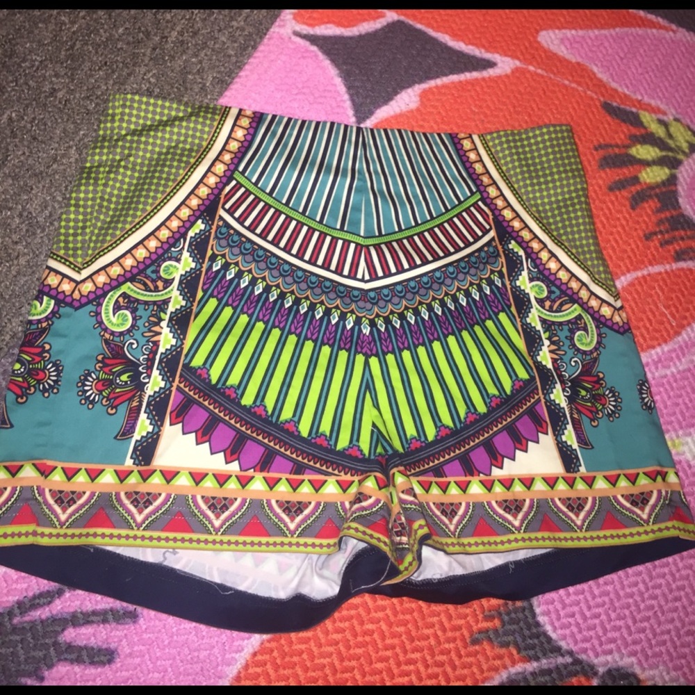 Alterd State patterned high waisted shorts