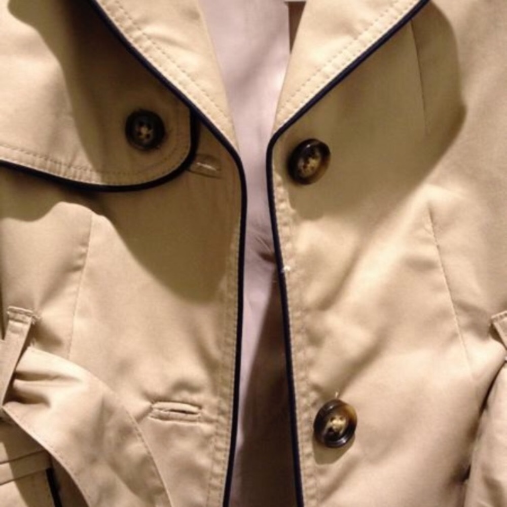 Beautiful H&M trench 🧥 ❤️SOLD❤️