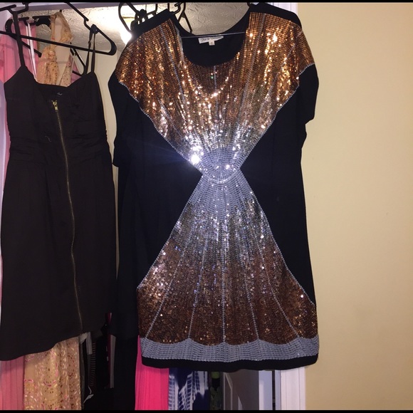 Mini dress - Picture 2 of 3