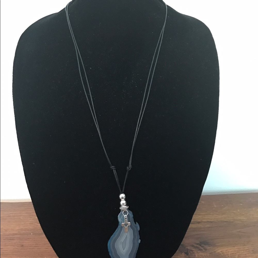 New double leather necklace with Agate stone.