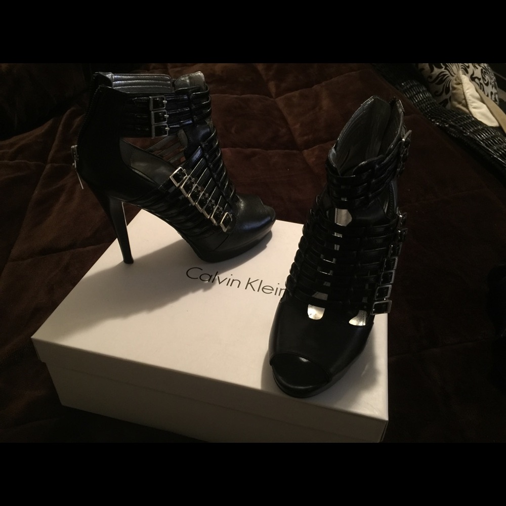Like new, Black leather, Calvin Klein, booties