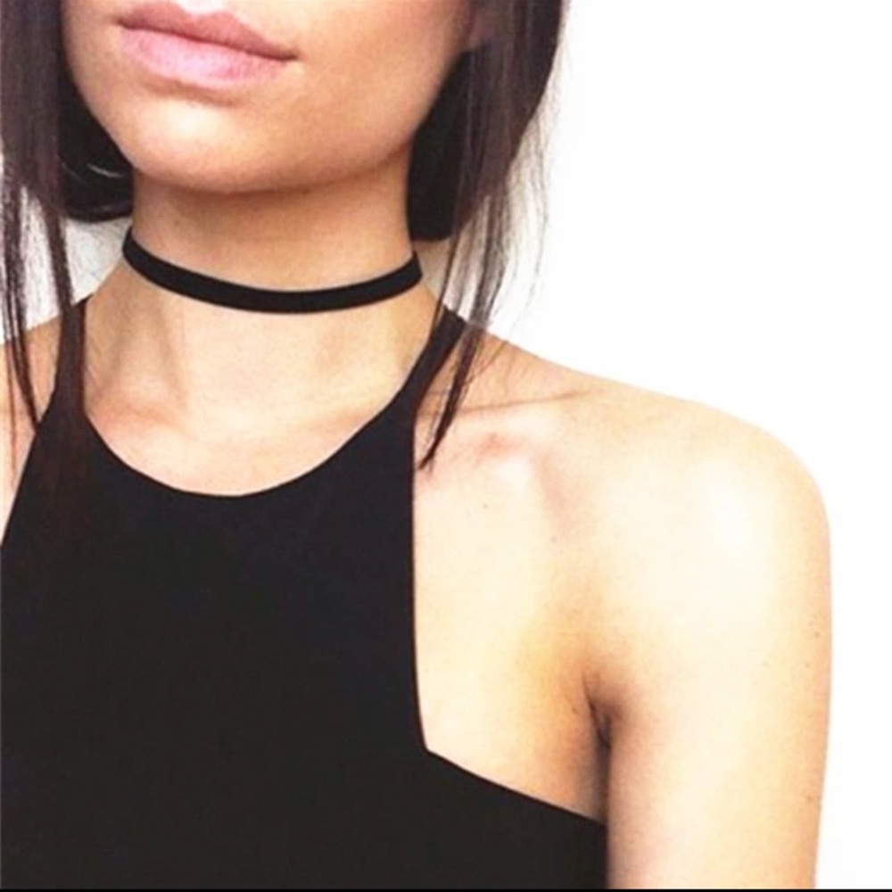 Velvet choker
