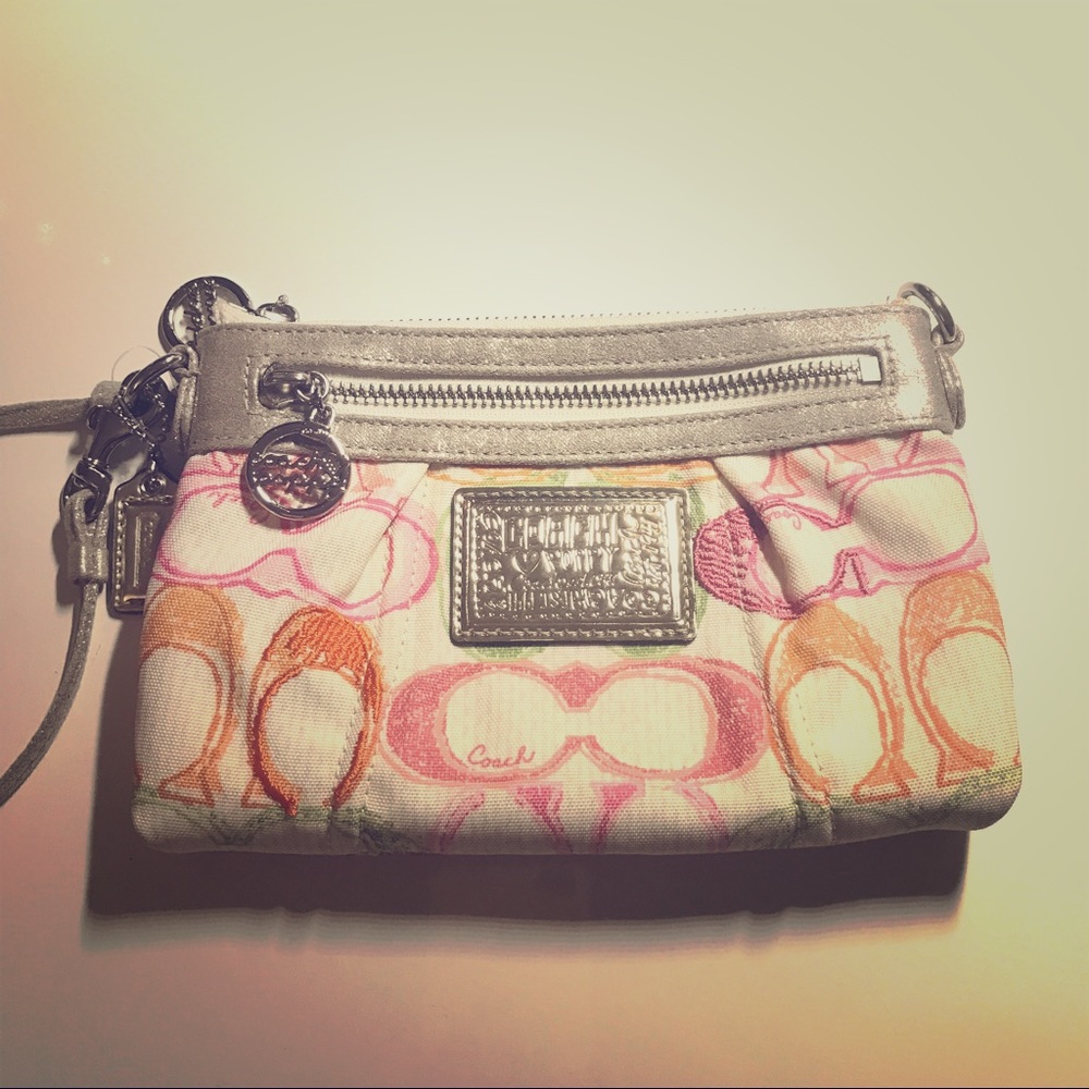 Brand new Authentic Coach Poppy Wristlet