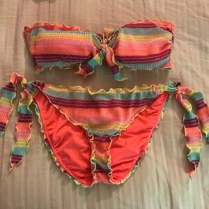 VS BIKINI IN BRIGHT COLORS