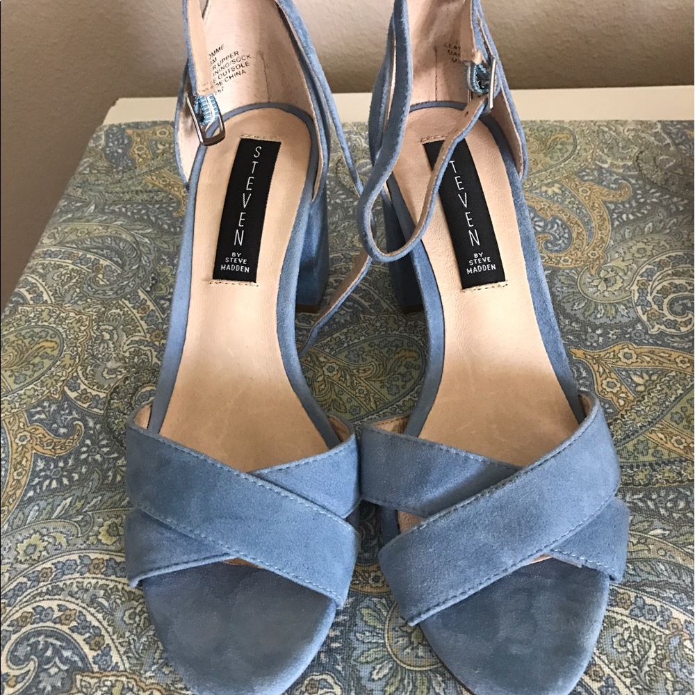 NWOB- never worn Steve Madden Voomme.