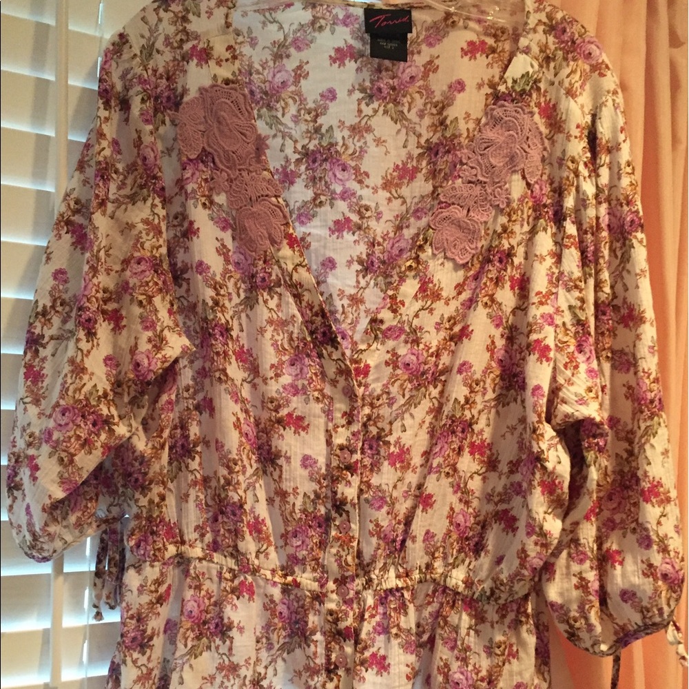 Light weight floral blouse
