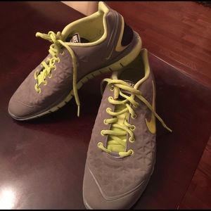 Ladies Nike Free Fit 2