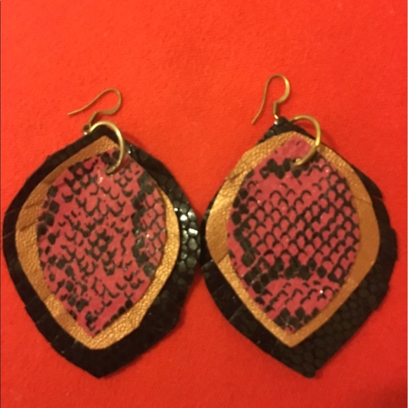 Gorgeous leather earrings - Picture 1 of 1
