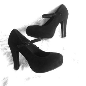 Torrid wide width maryjane heel fsuede