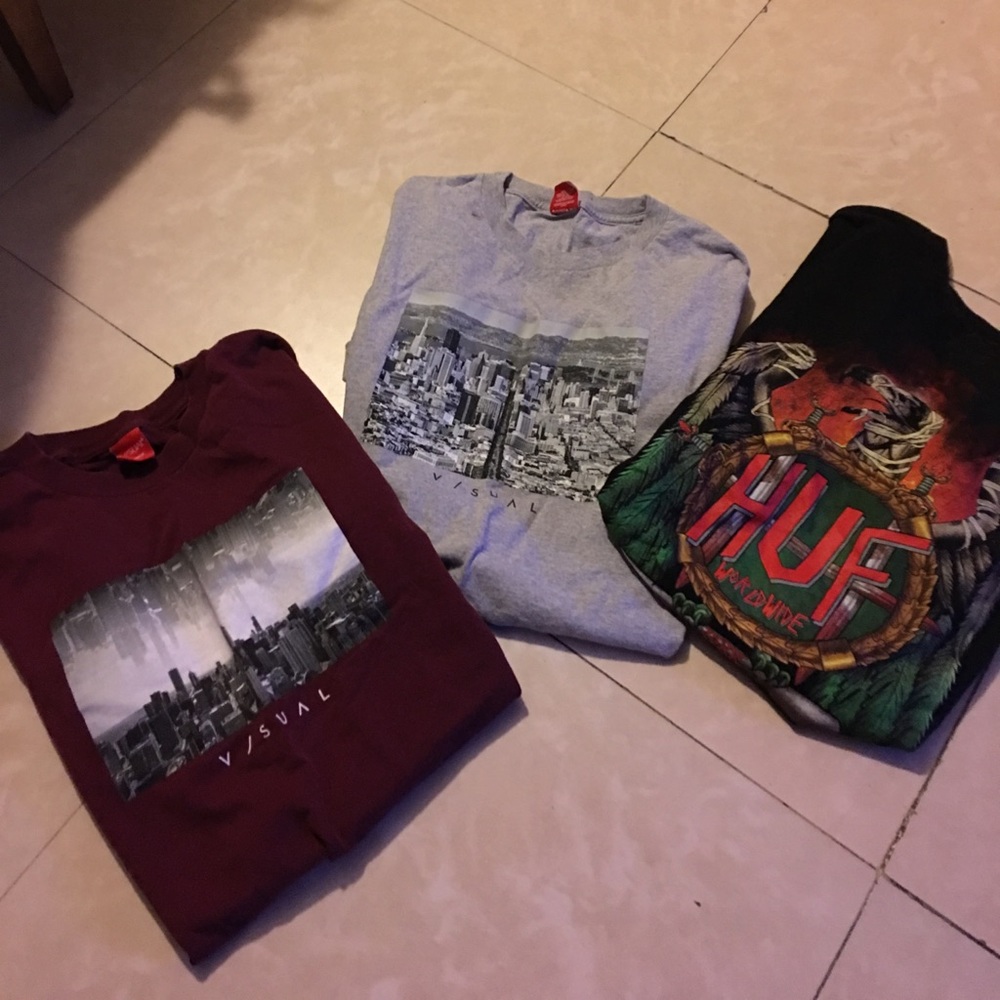 3 xtra large boys tshirts 1 gray 1 black 1 maroon