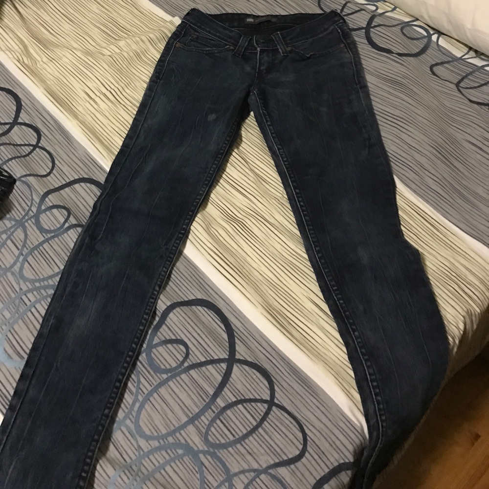 Levi's Demi curve