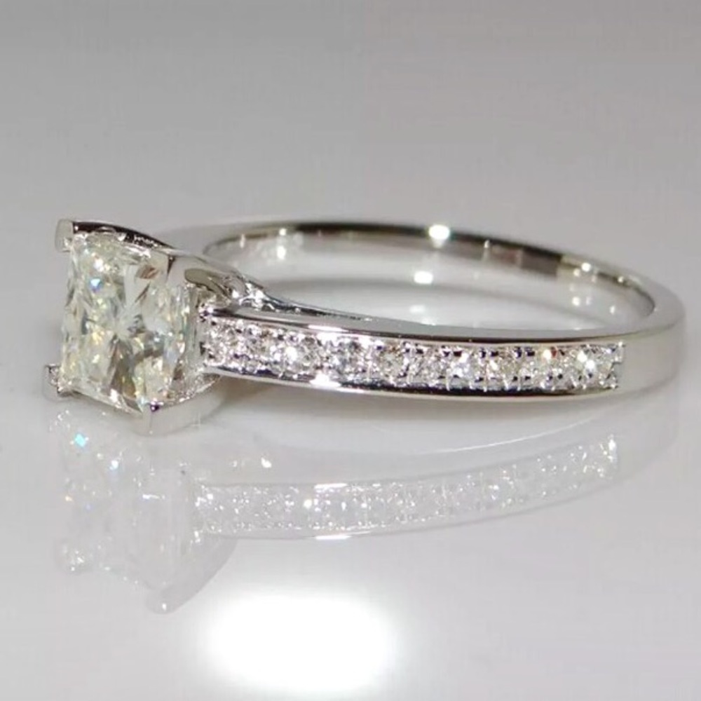Princess Cut Engagement Ring - Picture 3 of 4