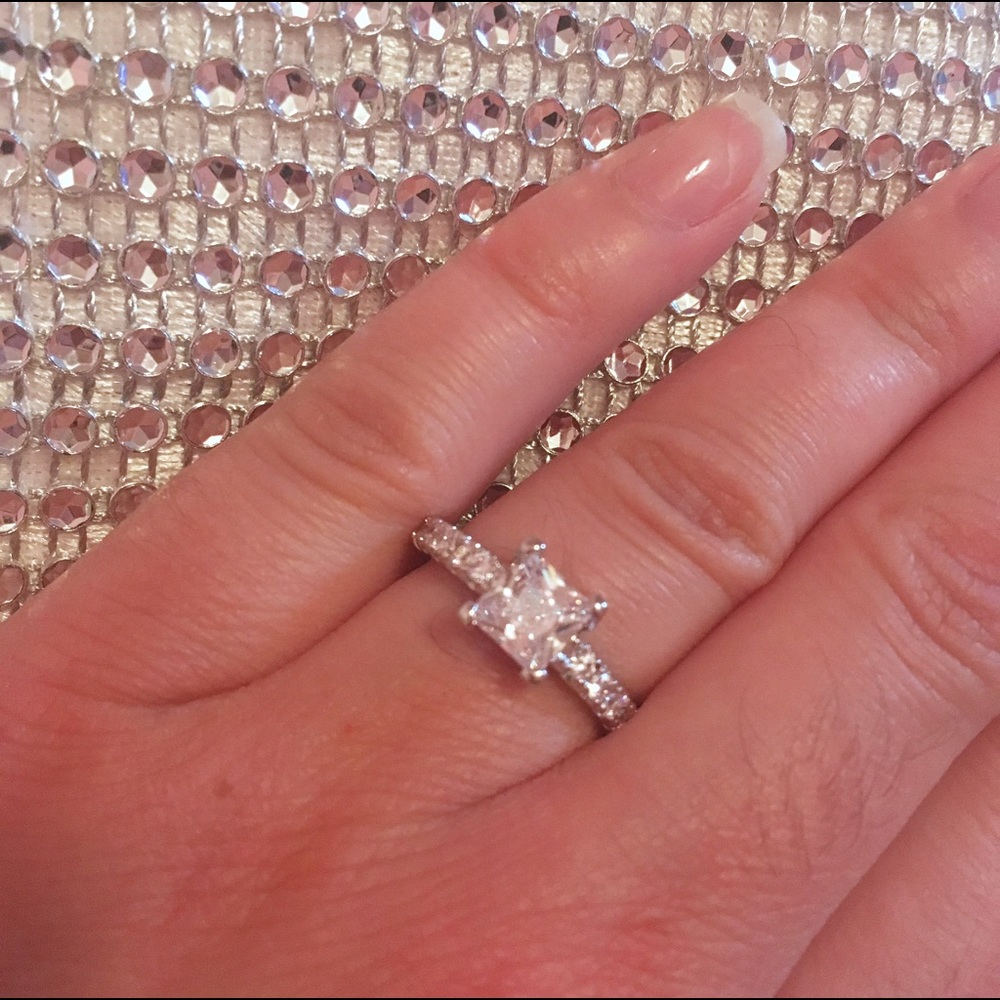 Princess Cut Engagement Ring - Picture 4 of 4
