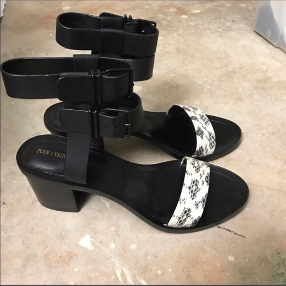 Pour la Victoire sandals