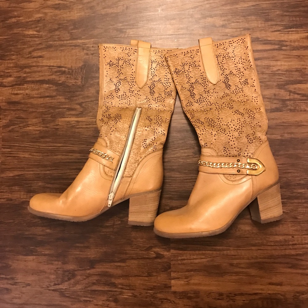 Lasercut boots. Leather. Italy