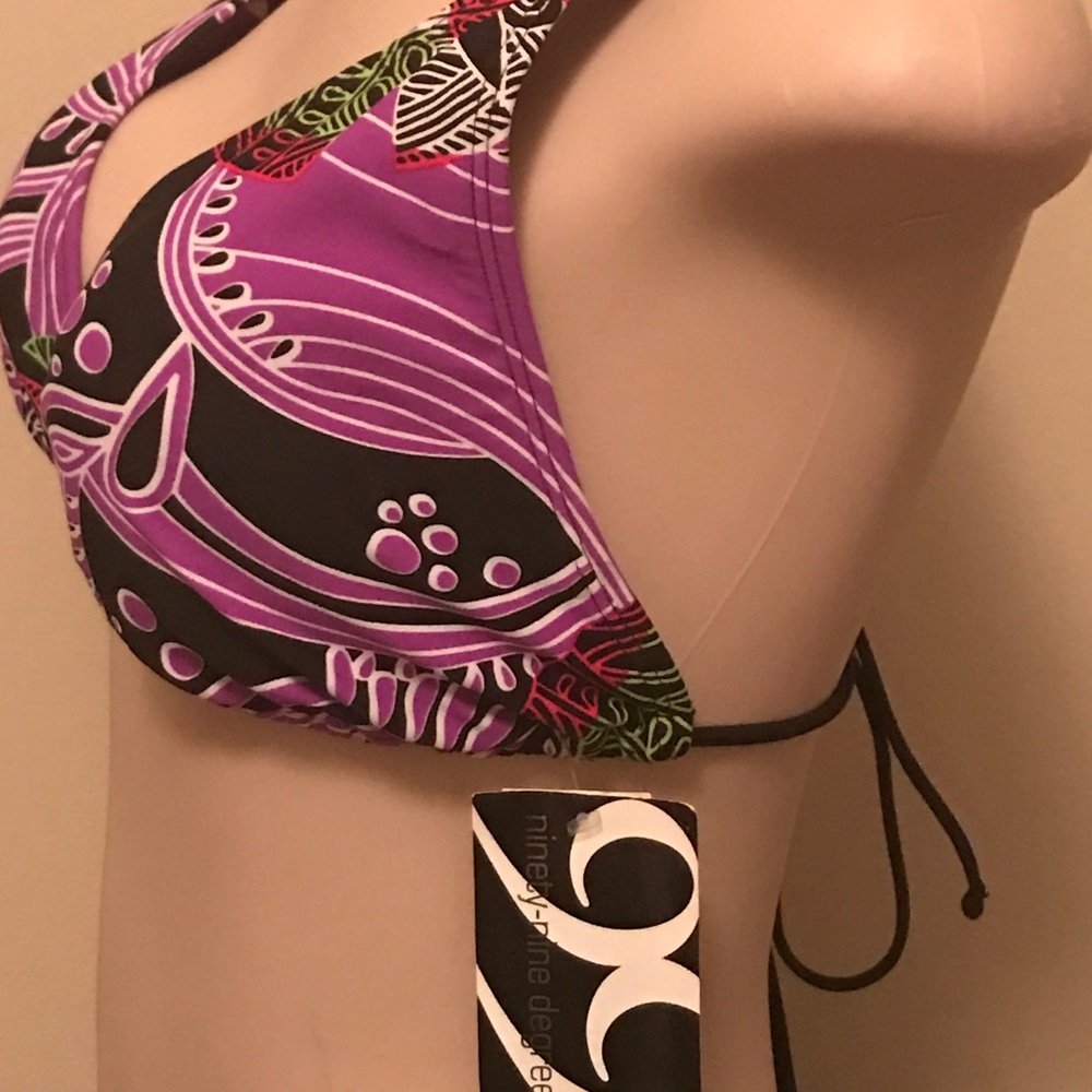 Bikini 👙💋 - Picture 2 of 4
