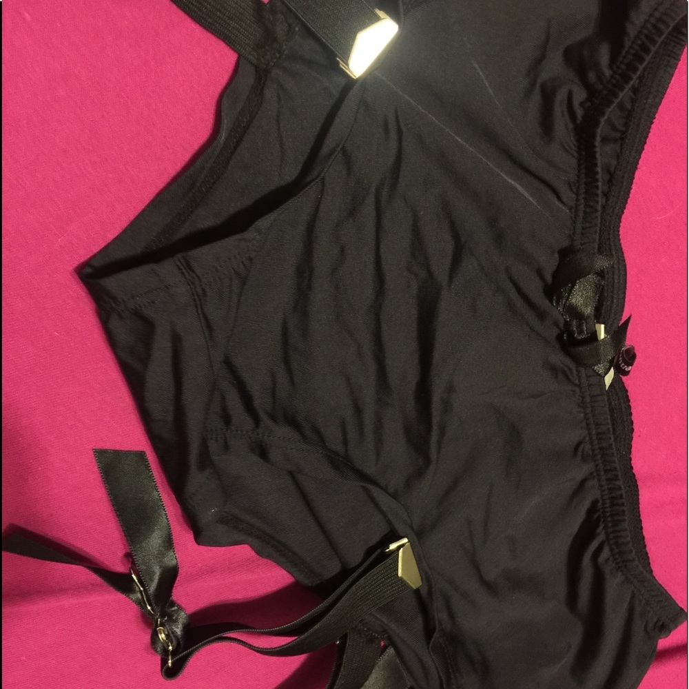Black booty short garter belt