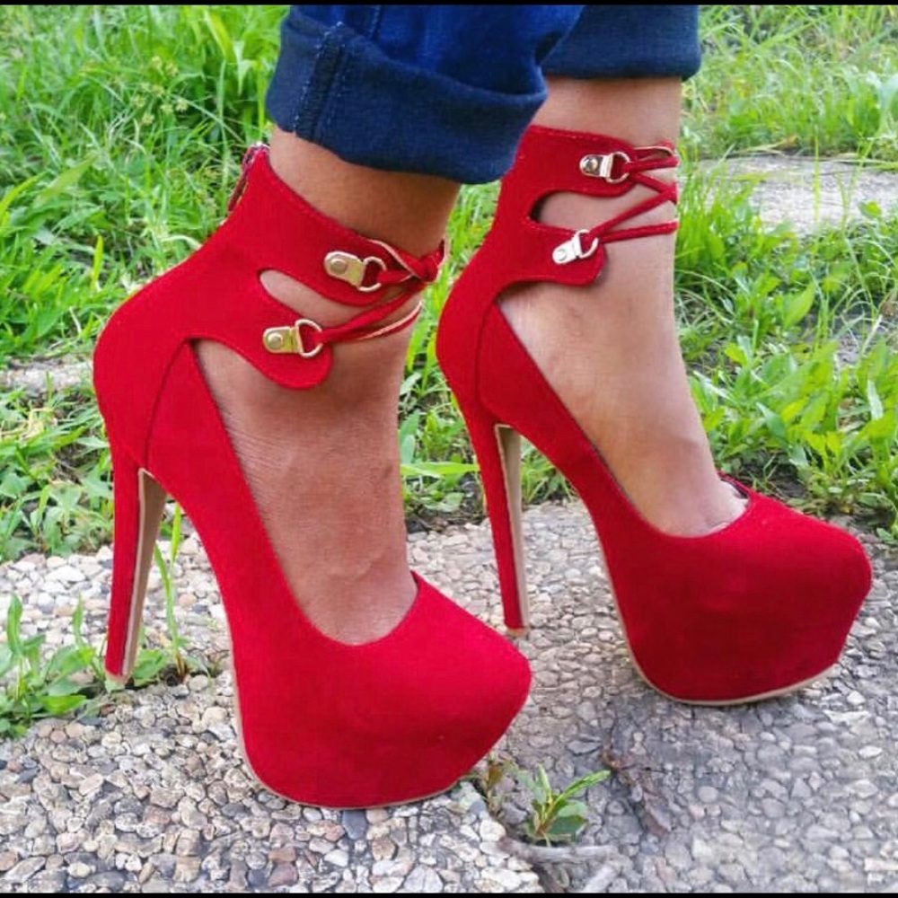 Hi-Heels! Gorgeous Sabrina size 10 in red.