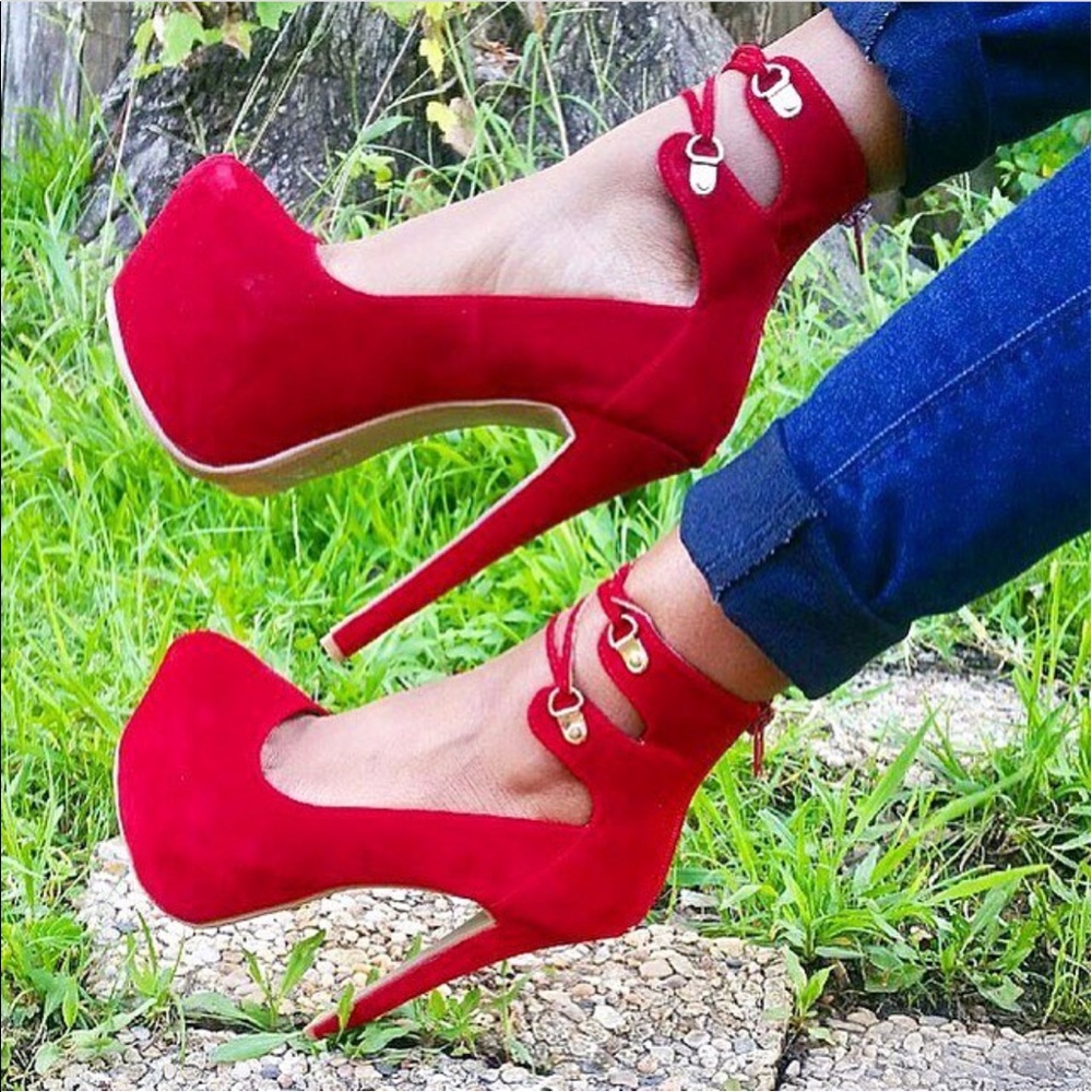 Hi-Heels! Gorgeous Sabrina size 10 in red.