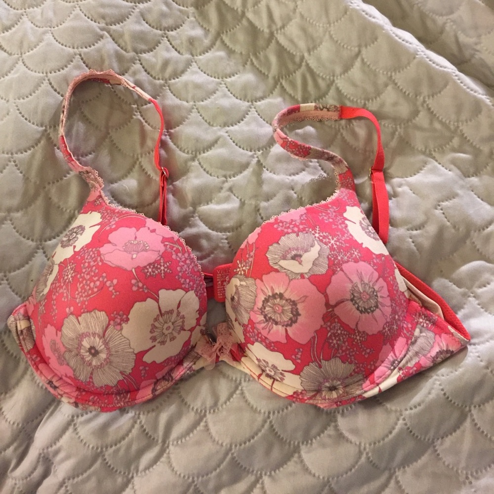 Victoria's Secret body by Victoria bra