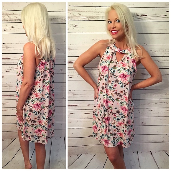 LAST 1πStunning blush! Floral fully lined dress! - Picture 2 of 4
