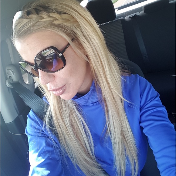 Meet your Posher, Christine - Picture 2 of 4