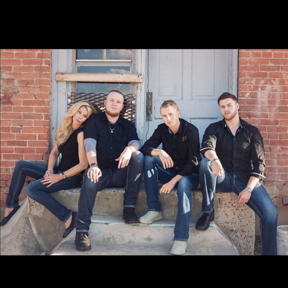 Meet your Posher, Christine - Picture 3 of 4