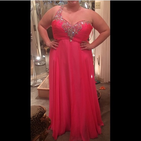PLUS SIZE PROM DRESS - Picture 1 of 2