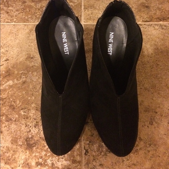 Nine West Black Heels. - Picture 1 of 2