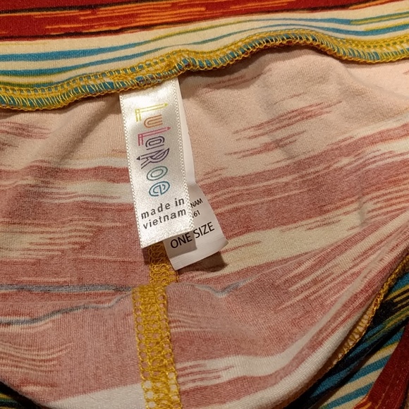 OS LuLaRoe Leggings - Picture 2 of 3