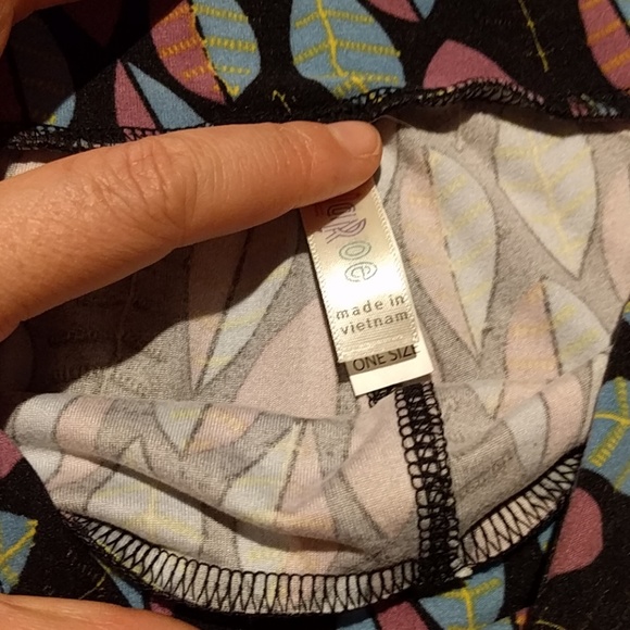 OS LuLaRoe Leggings - Picture 2 of 3