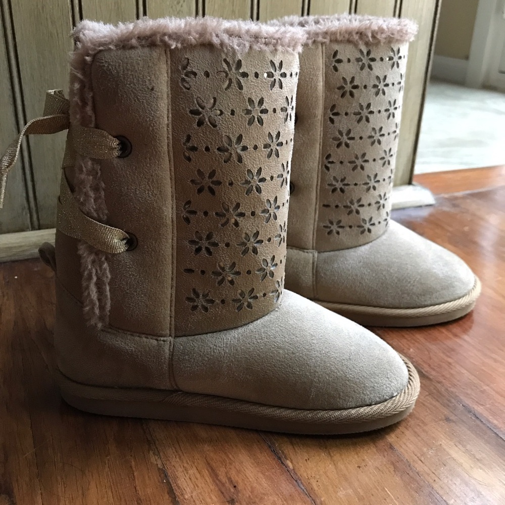 Crazy 8 Girls boots with floral design and ribbon