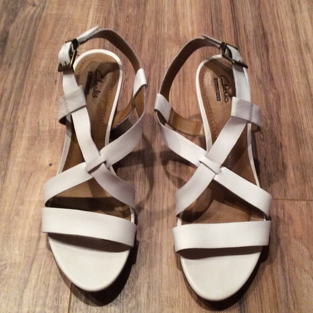 New 9 white clarks strappy heel