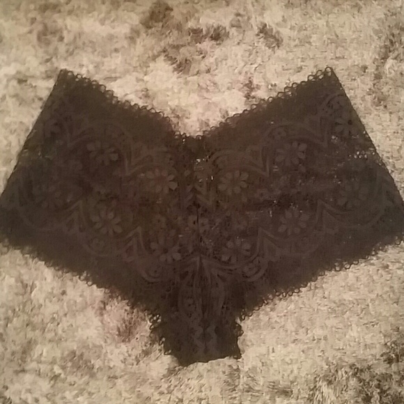 Victorias Secret Crochet Set NWOT - Picture 2 of 5