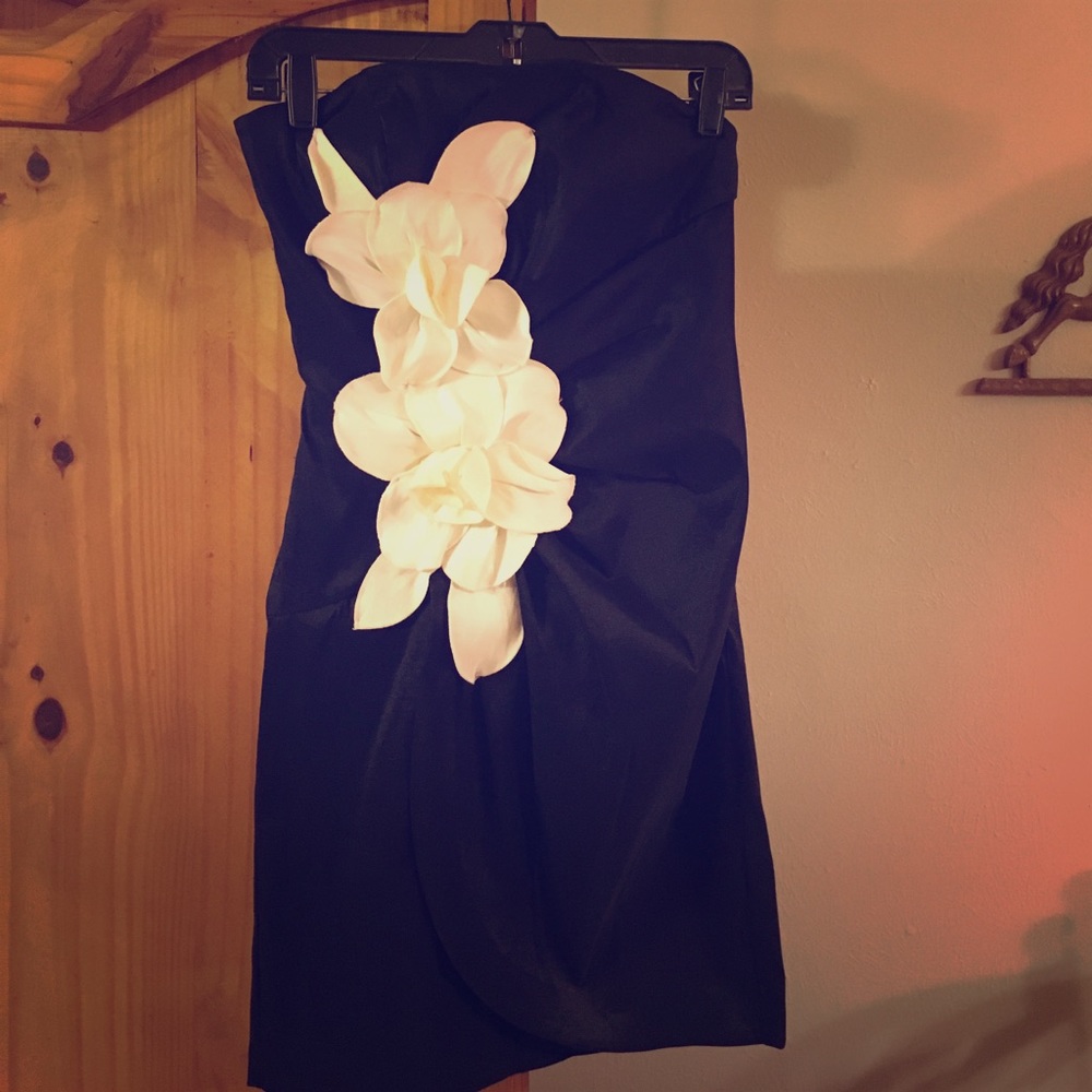 Trendy blk and white strapless