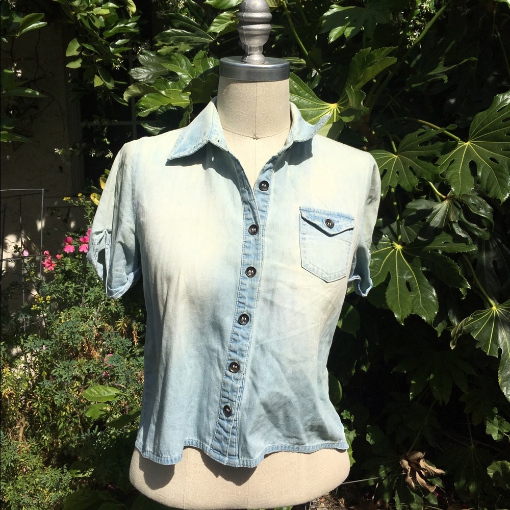 LIGHT DENIM CROP TOP