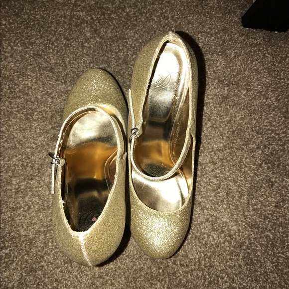 Gold sparkly pumps - Picture 2 of 4