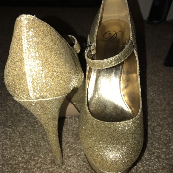 Gold sparkly pumps - Picture 3 of 4