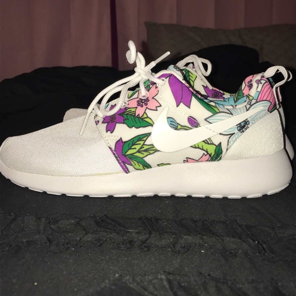 Nike - floral roshe